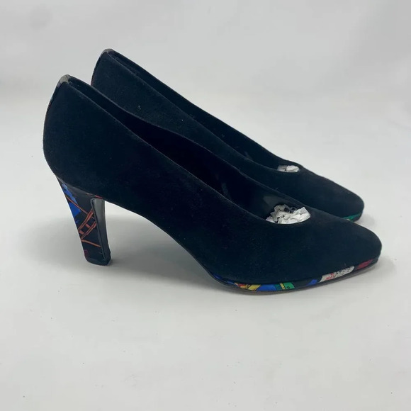 Stuart Weitzman Black Heels with Sleek Design - Picture 5 of 9